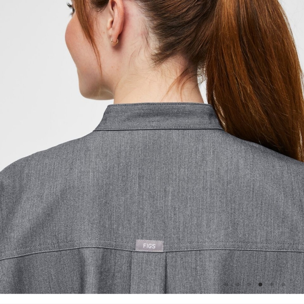 FIGS Medical Uniform for women scrub top M US, COLOR Graphite 3 pockets. - Picture 6 of 13